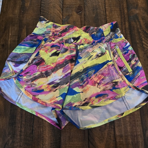 Lululemon Tracker short - Picture 2 of 3